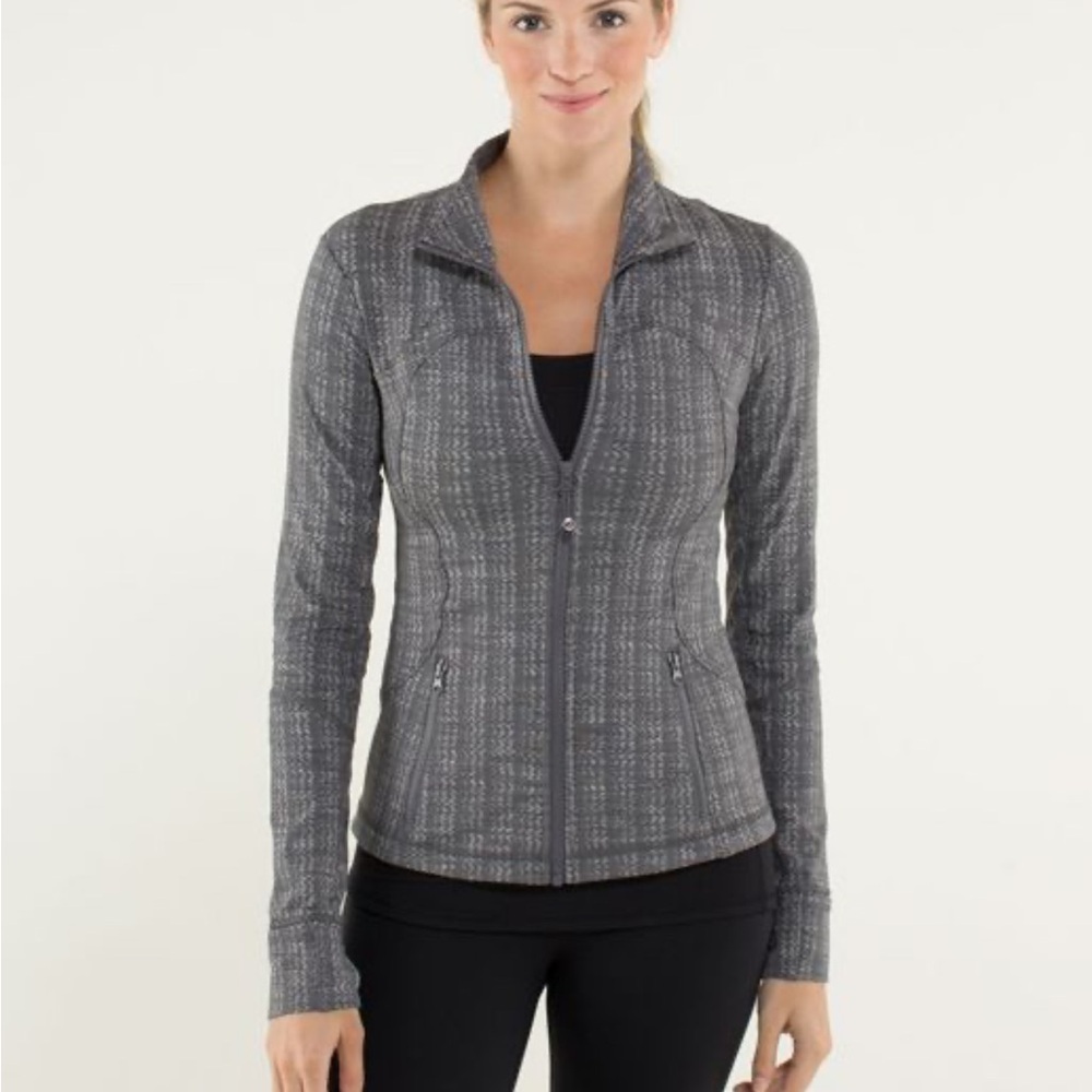 Lululemon define Jacket size small ptp 14